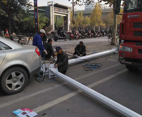 博鱼手机版登录入口-博鱼（中国）官方省郑州市郑东新区监控杆安装现场